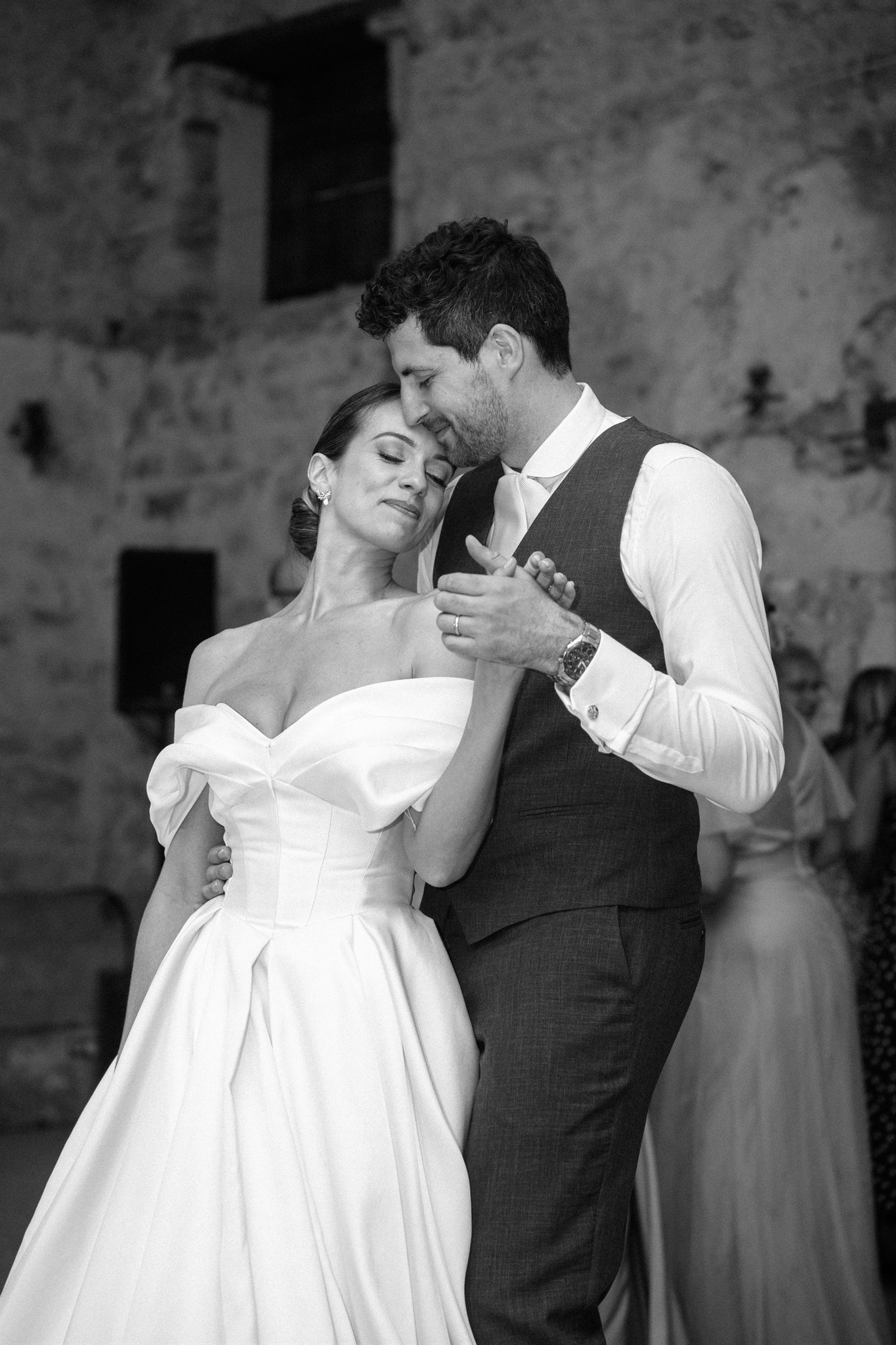 Première danse des mariés, photographie en noir et blanc